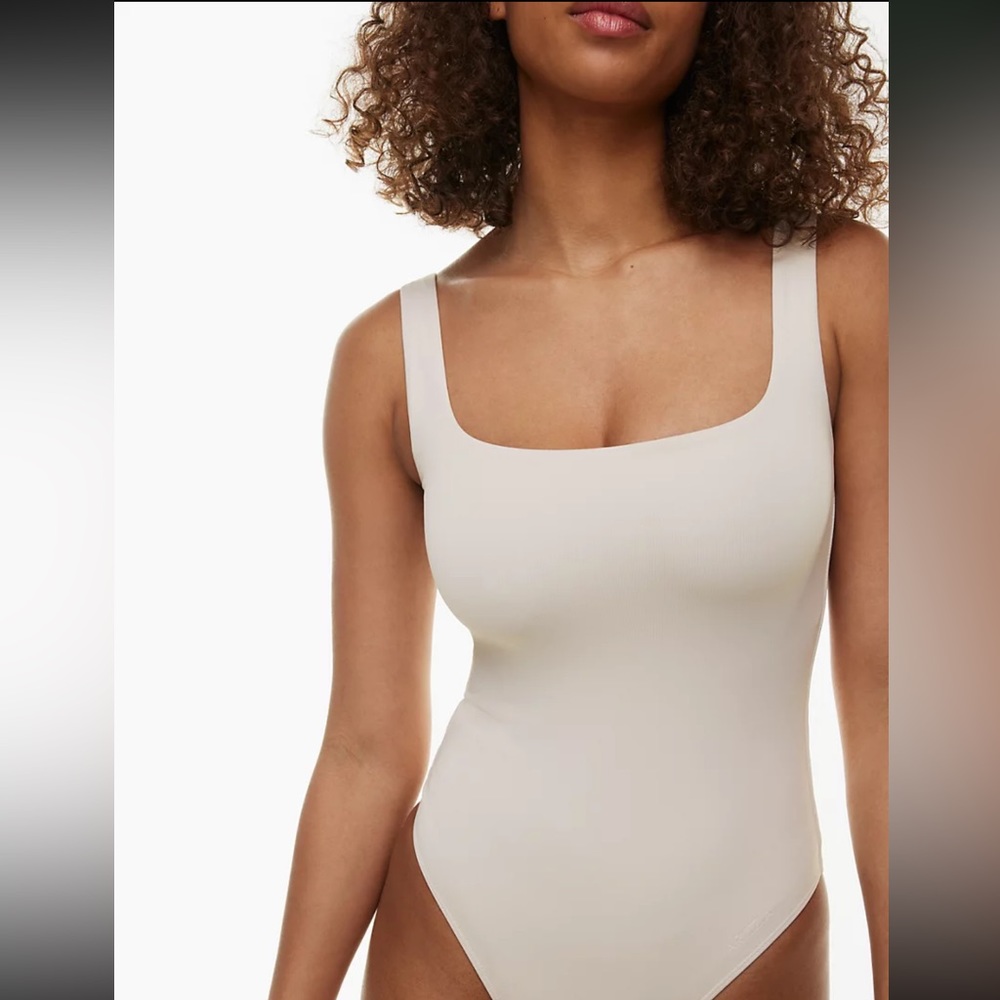 Aritzia Babaton Contour Bodysuit